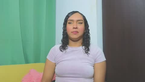 Snapshot of venus_speer chatting on December 3, 2024, 10:51 pm Luisa online show from December 3, 2024, 10:51 pm