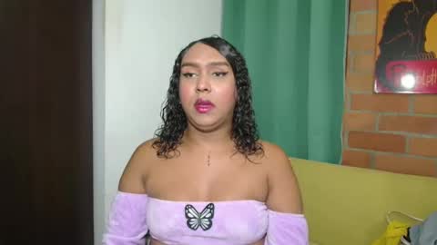 Snapshot of venus_speer chatting on January 22, 2025, 11:53 pm Luisa online show from January 22, 2025, 11:53 pm