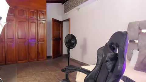 Snapshot of venus_speer chatting on February 8, 2025, 1:32 am Luisa online show from February 8, 2025, 1:32 am