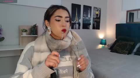 Mia online show from October 6, 2025, 12:24 pm