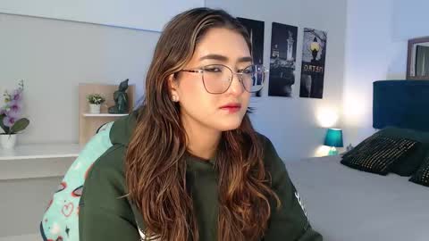 Mia online show from October 14, 2025, 12:28 pm