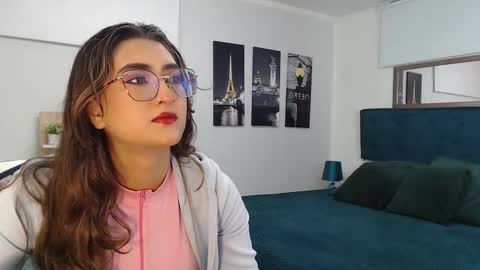 Mia online show from October 27, 2025, 12:31 pm