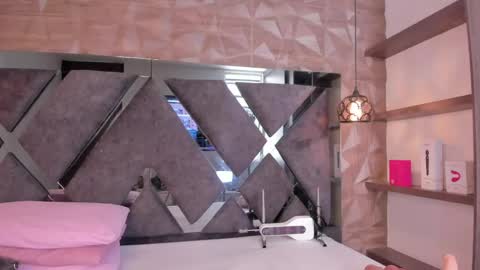 Venus online show from April 14, 2026, 12:33 pm