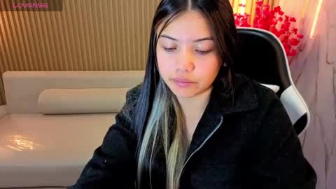 Snapshot of venus_velvet_tp chatting on June 1, 2026, 12:40 pm Venus online show from June 1, 2026, 12:40 pm