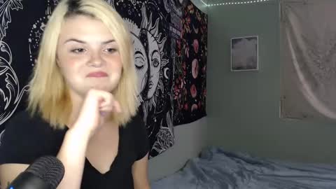 Miss Venus online show from September 17, 2025, 8:54 pm