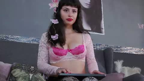 venusinylons online show from July 30, 2026, 11:20 am