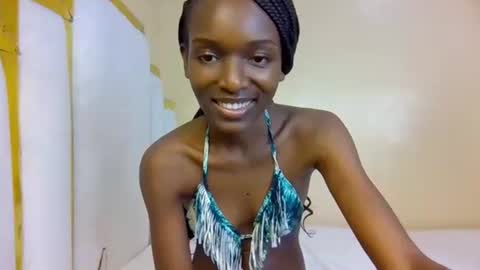 Snapshot of verah_vee chatting on October 19, 2025, 12:28 pm verah online show from October 19, 2025, 12:28 pm