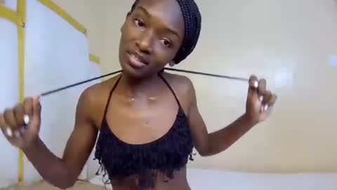 Snapshot of verah_vee chatting on October 21, 2025, 4:35 am verah online show from October 21, 2025, 4:35 am