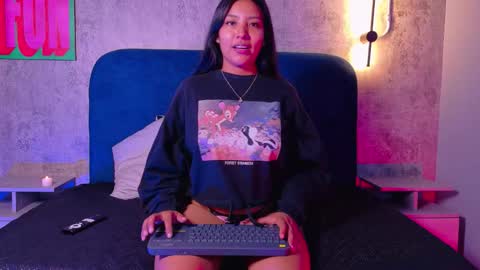 Verah Fox online show from November 17, 2025, 1:17 pm