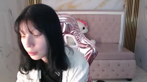 Verana  online show from November 17, 2025, 8:03 pm