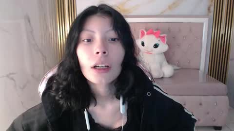 Verana  online show from November 19, 2025, 8:31 pm