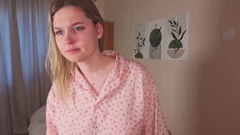 Snapshot of verocat chatting on September 15, 2025, 4:34 am Veronica online show from September 15, 2025, 4:34 am