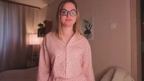 Snapshot of verocat chatting on October 4, 2025, 5:16 am Veronica online show from October 4, 2025, 5:16 am