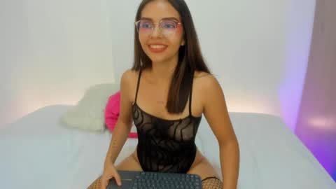 Snapshot of verohoneymoon chatting on May 8, 2026, 6:02 pm Veronica online show from May 8, 2026, 6:02 pm