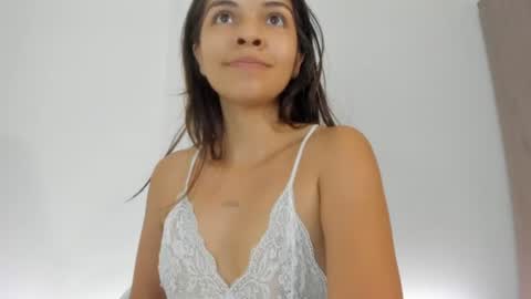 Snapshot of verohoneymoon chatting on June 22, 2026, 4:04 pm Veronica online show from June 22, 2026, 4:04 pm