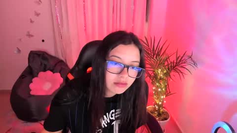 Snapshot of verolake chatting on February 17, 2025, 7:31 pm Verolake online show from February 17, 2025, 7:31 pm