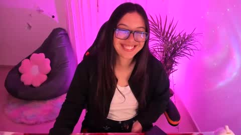 Snapshot of verolake chatting on February 21, 2025, 1:33 pm Verolake online show from February 21, 2025, 1:33 pm