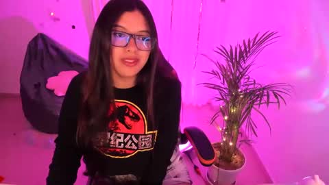 Snapshot of verolake chatting on February 22, 2025, 1:57 pm Verolake online show from February 22, 2025, 1:57 pm