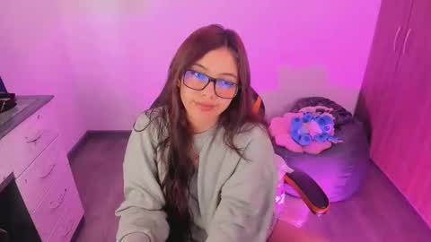 Snapshot of verolake chatting on October 16, 2025, 7:48 pm Verolake online show from October 16, 2025, 7:48 pm