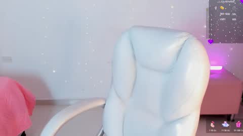 Vernica  online show from November 22, 2025, 5:39 am