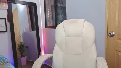 veronica_118 online show from December 2, 2025, 8:30 am