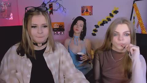 Ronni online show from October 31, 2025, 9:49 pm