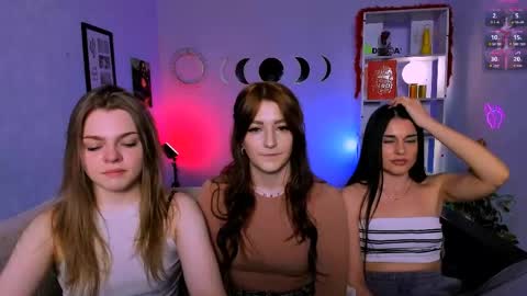 Snapshot of veronica_bubble chatting on April 16, 2026, 7:14 pm Ronni online show from April 16, 2026, 7:14 pm