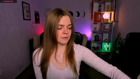 Snapshot of veronica_bubble chatting on April 24, 2026, 7:16 pm Ronni online show from April 24, 2026, 7:16 pm