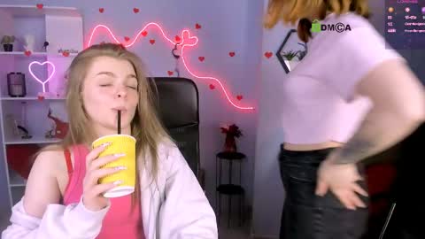 Snapshot of veronica_bubble chatting on April 28, 2026, 2:27 am Ronni online show from April 28, 2026, 2:27 am