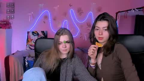 Snapshot of veronica_bubble chatting on April 30, 2026, 8:57 pm Ronni online show from April 30, 2026, 8:57 pm