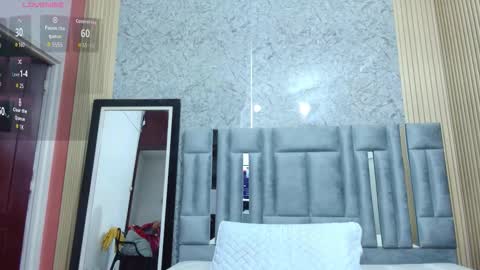 Veronica online show from December 18, 2025, 12:44 pm