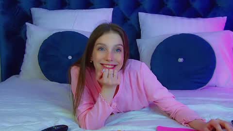 Veronica online show from June 3, 2026, 6:35 pm
