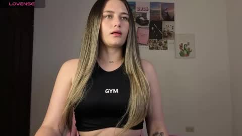 Snapshot of veronika__winslow_ chatting on May 2, 2026, 6:40 am Vero online show from May 2, 2026, 6:40 am
