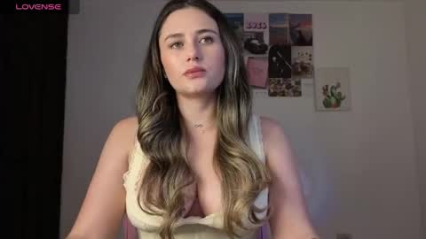 Snapshot of veronika__winslow_ chatting on May 14, 2026, 5:14 am Vero online show from May 14, 2026, 5:14 am