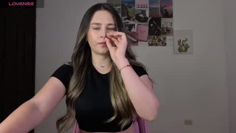 Snapshot of veronika__winslow_ chatting on May 24, 2026, 5:01 am Vero online show from May 24, 2026, 5:01 am