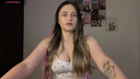 Snapshot of veronika__winslow_ chatting on May 28, 2026, 5:27 am Vero online show from May 28, 2026, 5:27 am