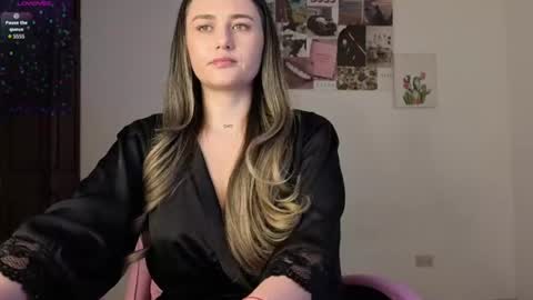 Snapshot of veronika__winslow_ chatting on June 11, 2026, 7:17 am Vero online show from June 11, 2026, 7:17 am