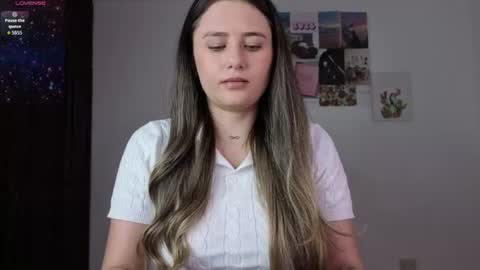 Snapshot of veronika__winslow_ chatting on June 20, 2026, 9:01 am Vero online show from June 20, 2026, 9:01 am