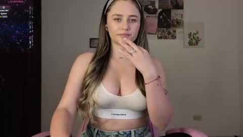 Snapshot of veronika__winslow_ chatting on June 21, 2026, 3:09 am Vero online show from June 21, 2026, 3:09 am