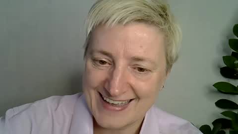 verony_ online show from October 28, 2025, 11:58 am