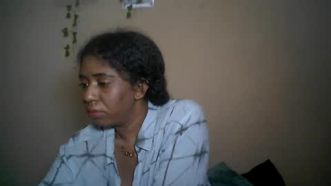 Snapshot of verronique1511 chatting on May 6, 2026, 3:35 am verronique1511 online show from May 6, 2026, 3:35 am