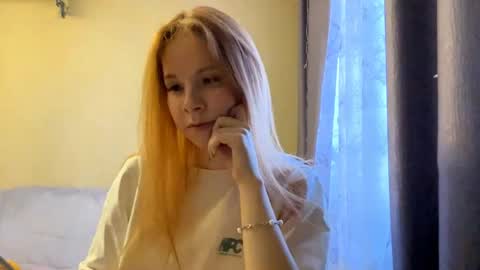 Snapshot of vertiegartrell chatting on June 5, 2026, 12:11 pm Lina online show from June 5, 2026, 12:11 pm