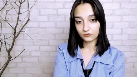 Ana online show from March 8, 2025, 5:43 pm