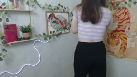 veryveryvery_shy online show from April 14, 2026, 5:46 am