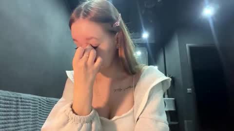 Esta online show from November 4, 2025, 2:16 pm