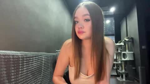 Esta online show from November 21, 2025, 3:33 pm