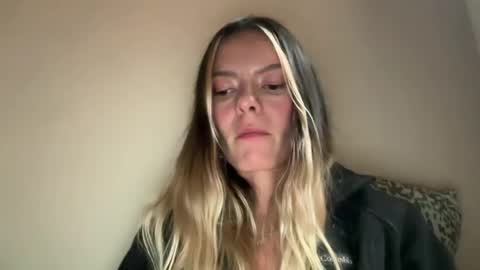 Snapshot of viajemos chatting on June 30, 2026, 10:11 pm papichulo y mamichula online show from June 30, 2026, 10:11 pm