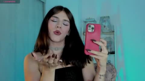 Snapshot of viamiel chatting on August 2, 2026, 3:38 am Viamel online show from August 2, 2026, 3:38 am