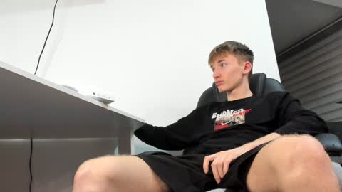 Snapshot of vibemygirl chatting on December 23, 2024, 12:52 pm vibemygirl online show from December 23, 2024, 12:52 pm