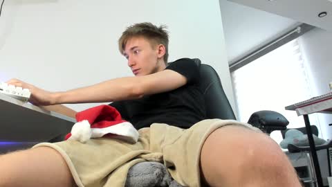 Snapshot of vibemygirl chatting on January 1, 2025, 6:05 am vibemygirl online show from January 1, 2025, 6:05 am